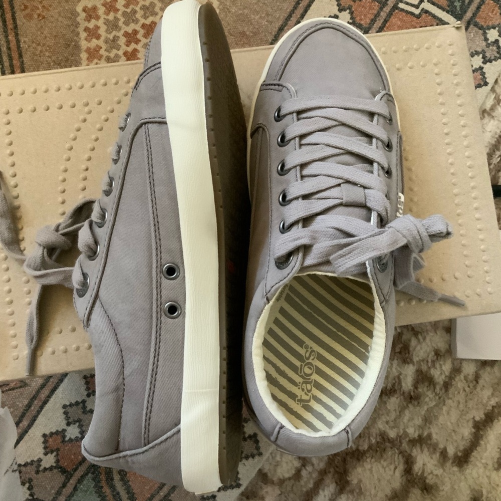 NIB - TAOS Star Moc Star 2 lite grey distressed never worn- Great arch support!